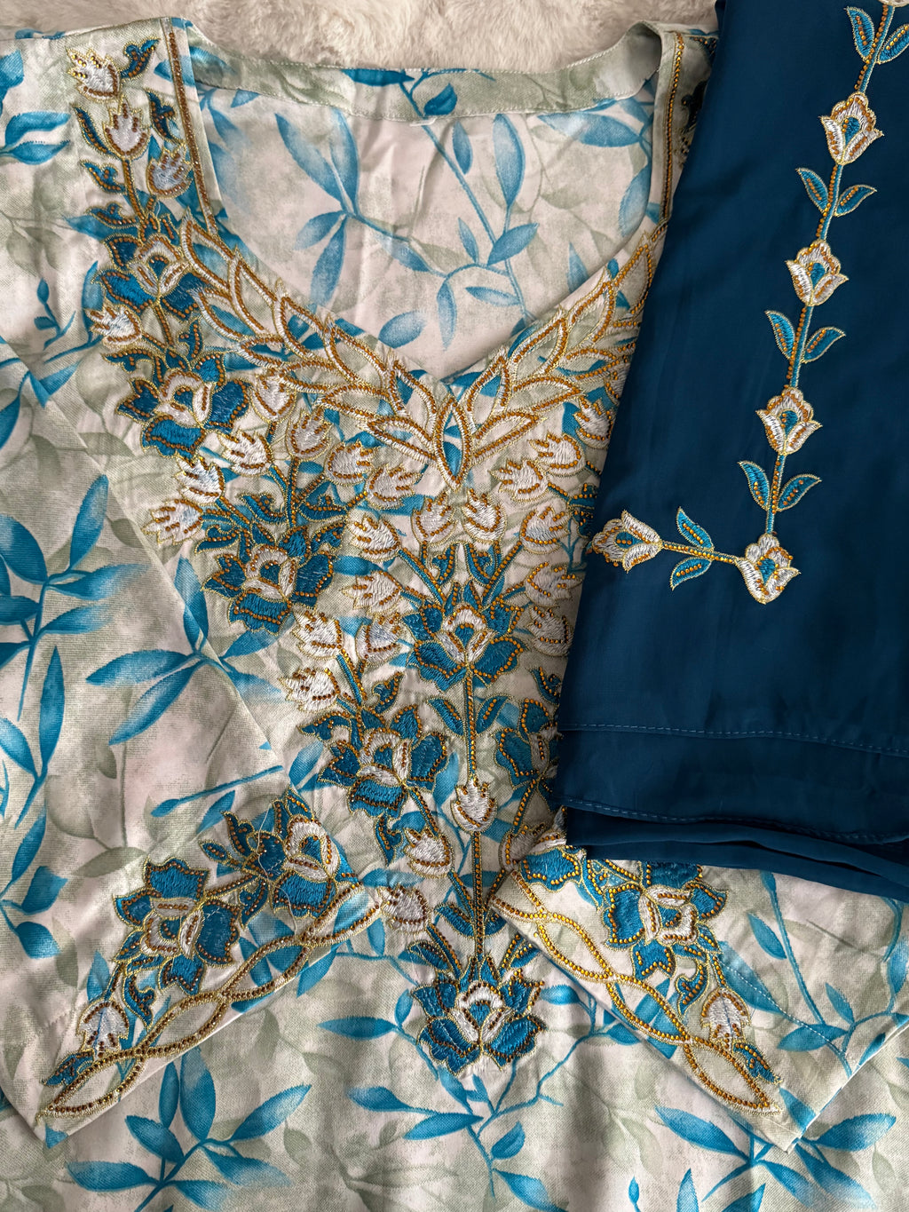 Mukhawar avec un foulard