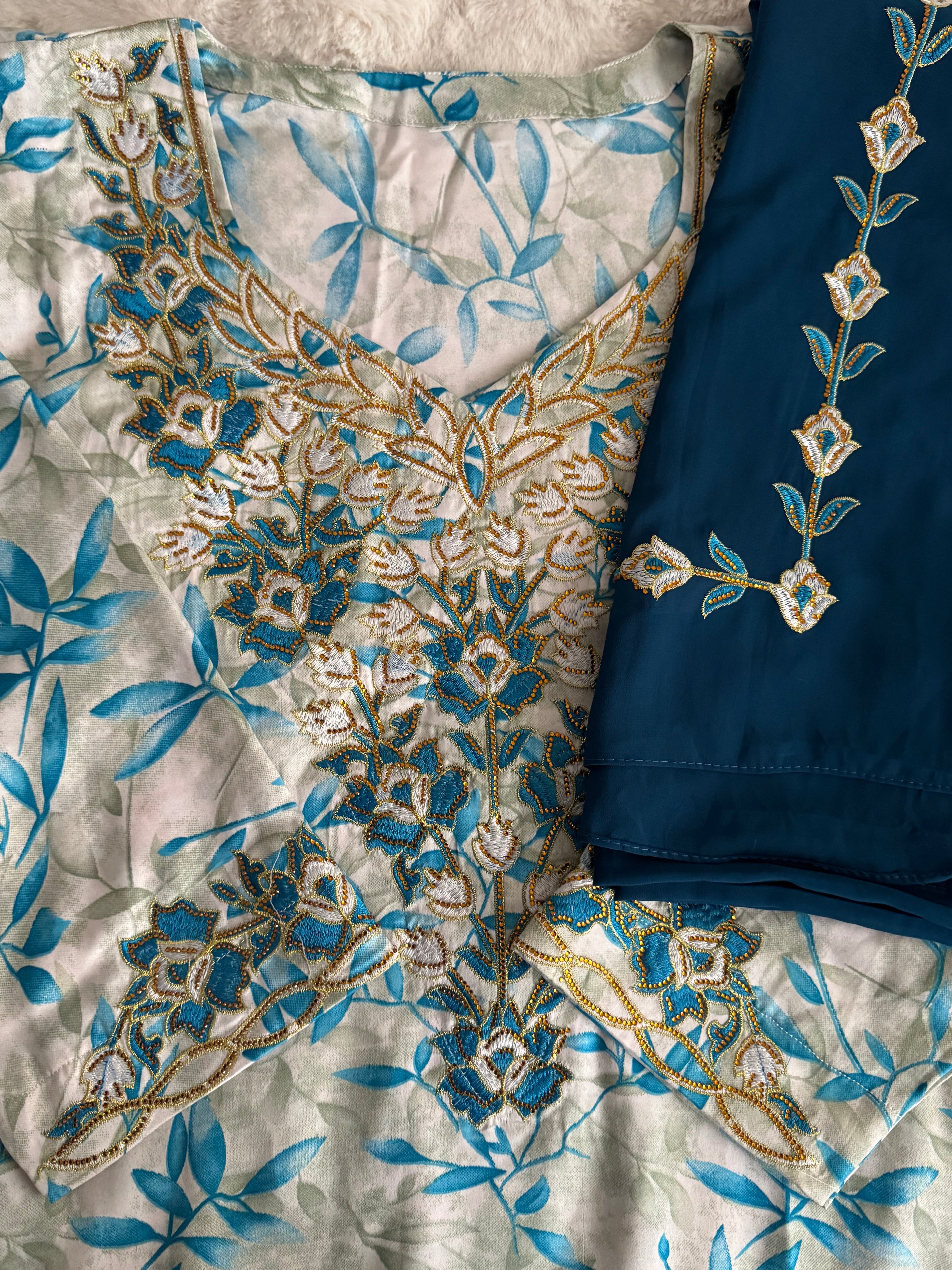 Mukhawar avec un foulard