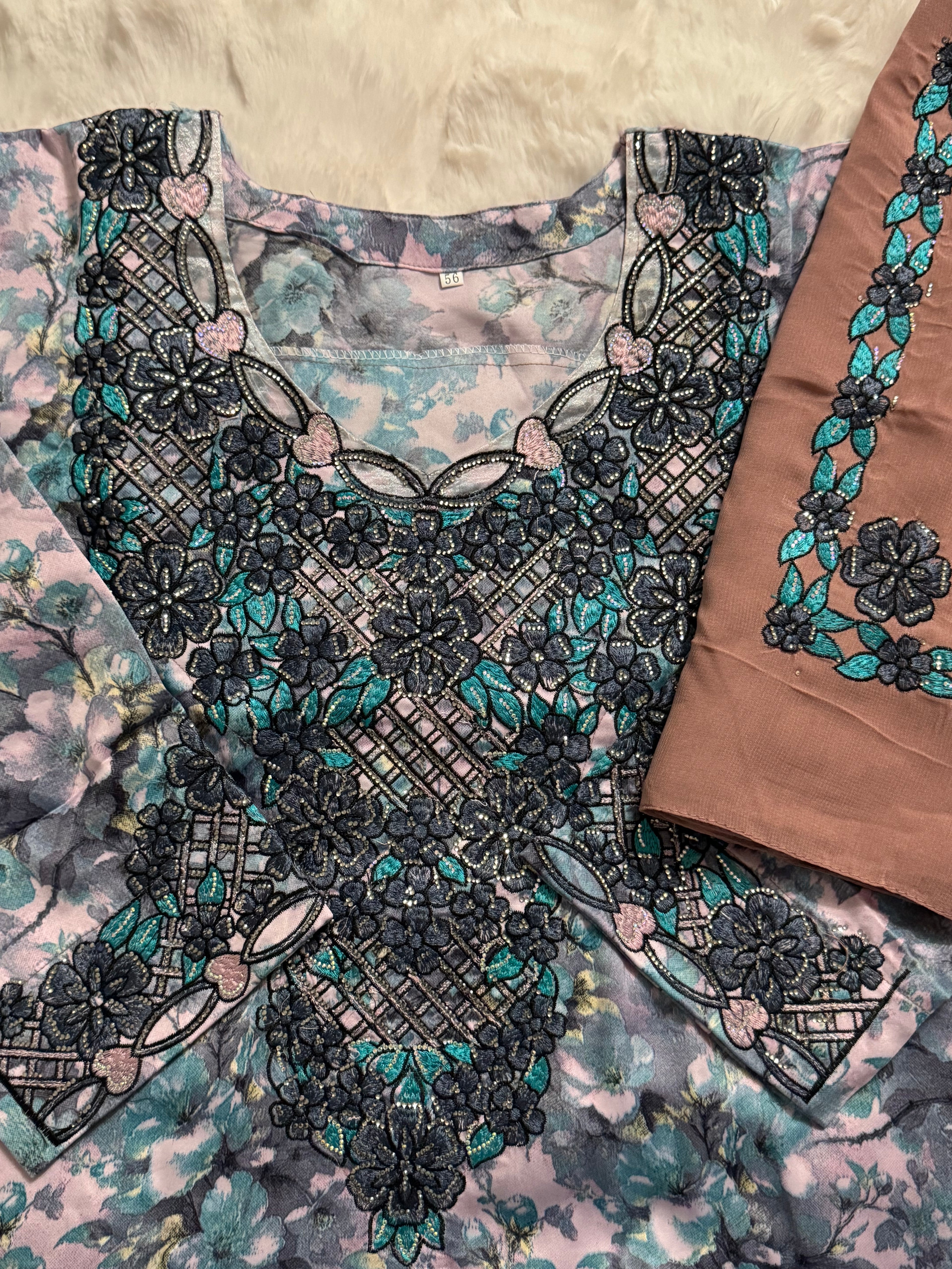 Mukhawar avec un foulard