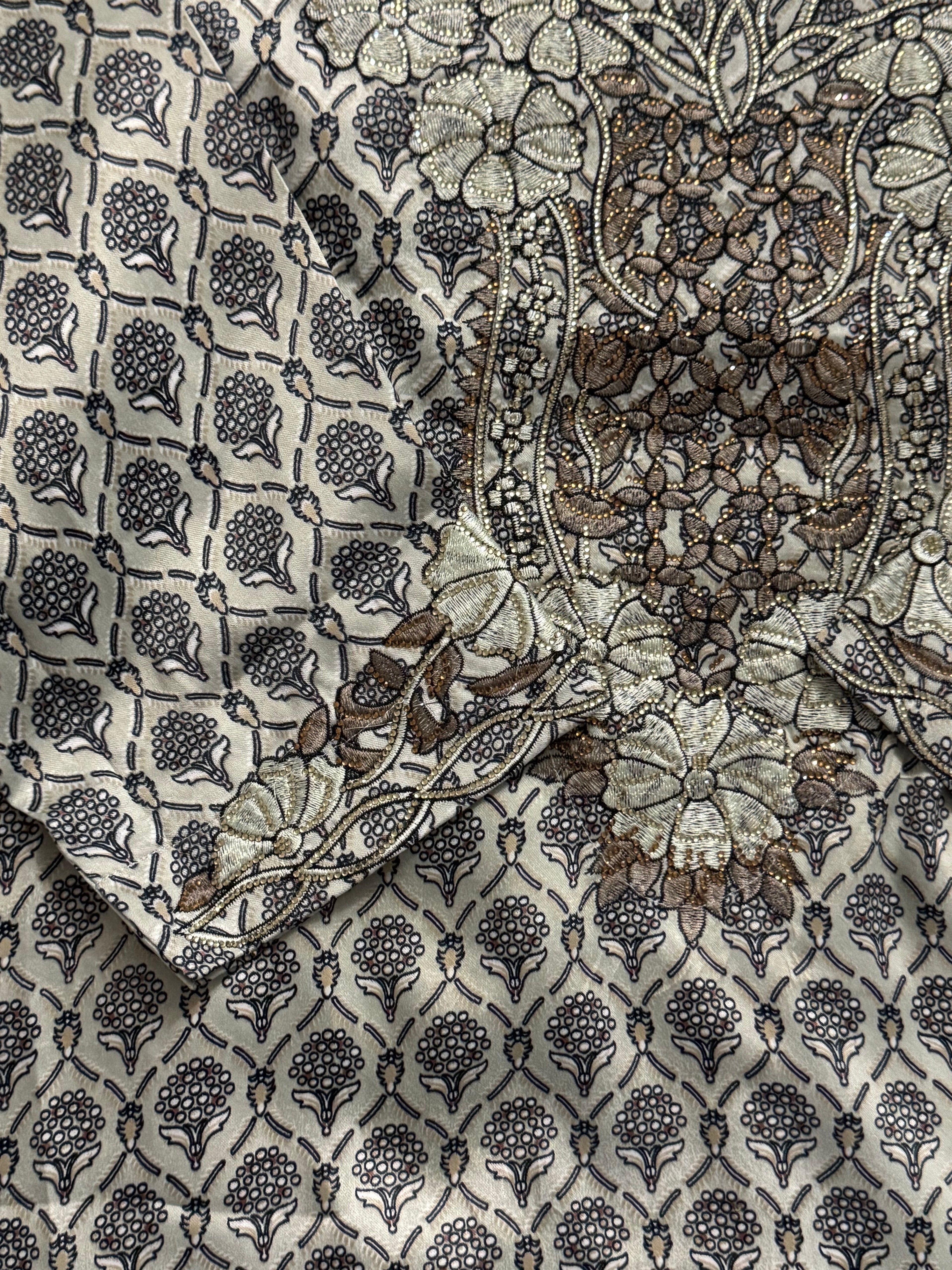 Mukhawar avec un foulard