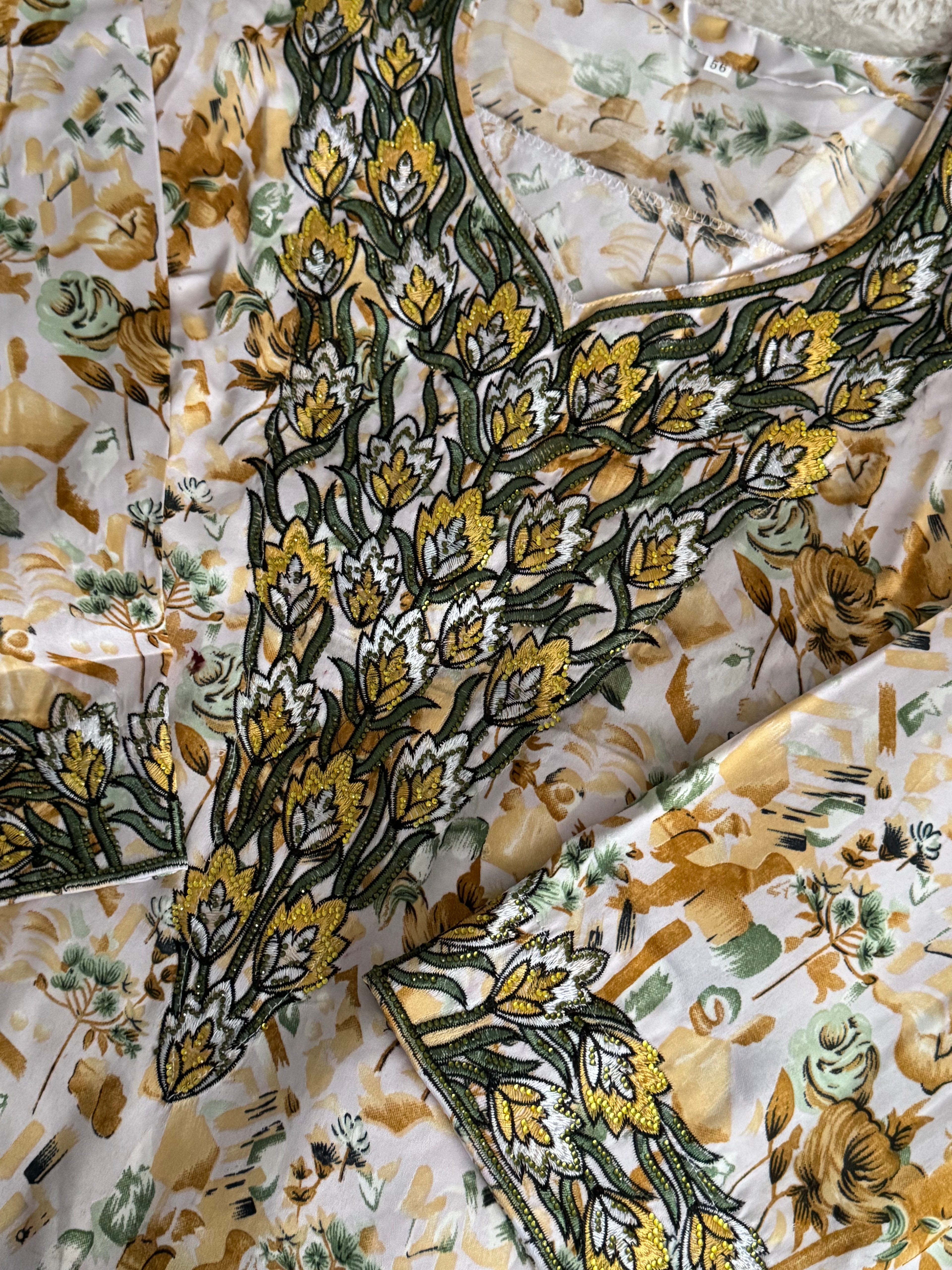 Mukhawar avec un foulard