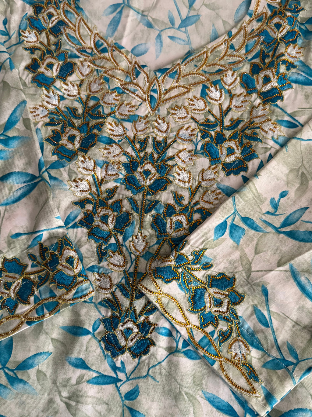 Mukhawar avec un foulard