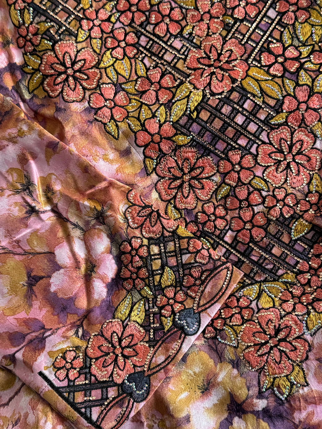 Mukhawar avec un foulard