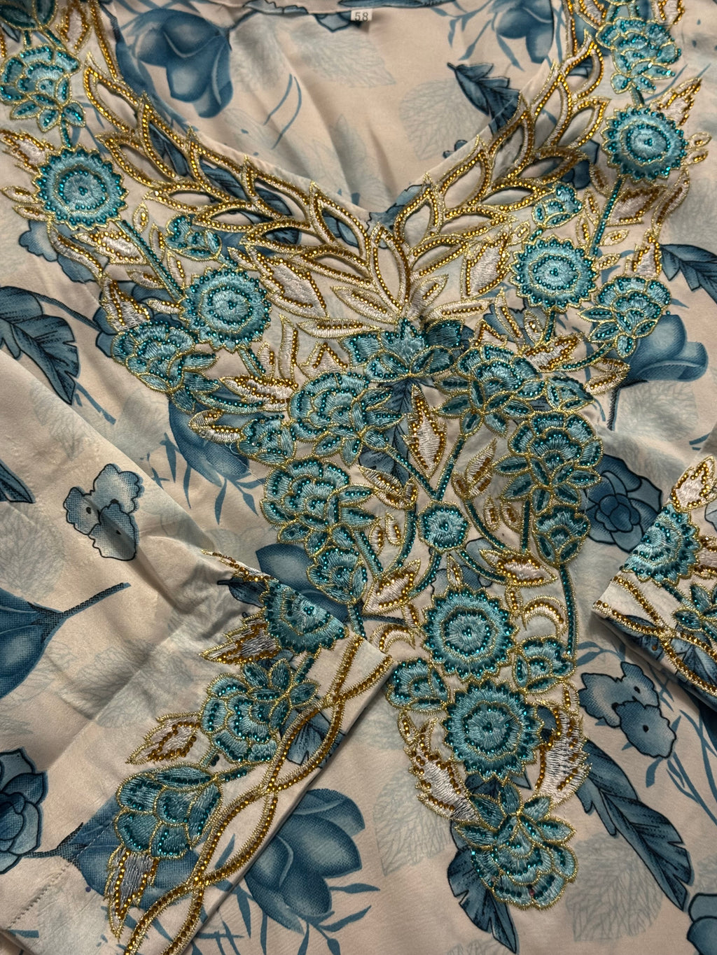 Mukhawar avec un foulard