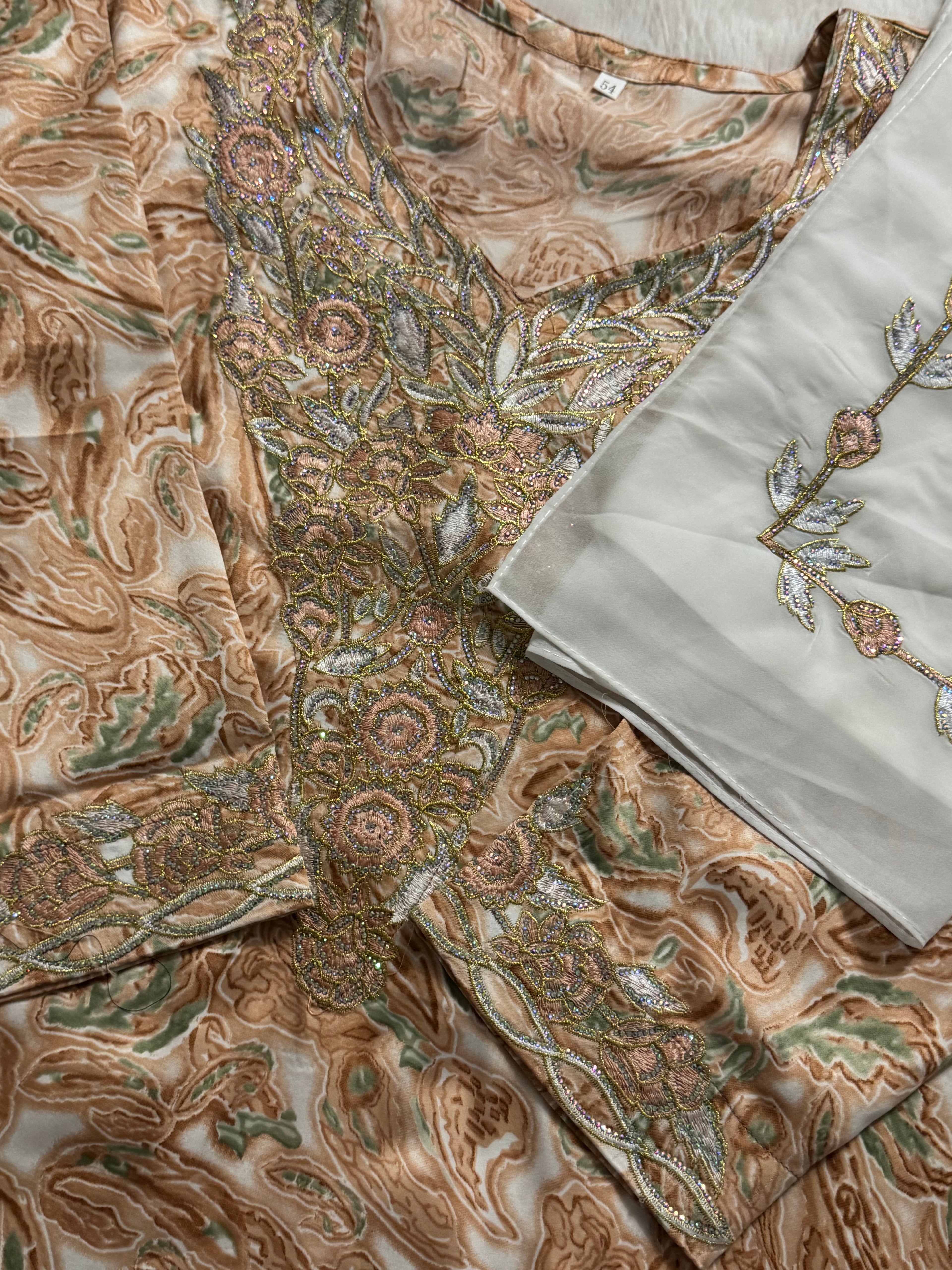 Mukhawar avec un foulard