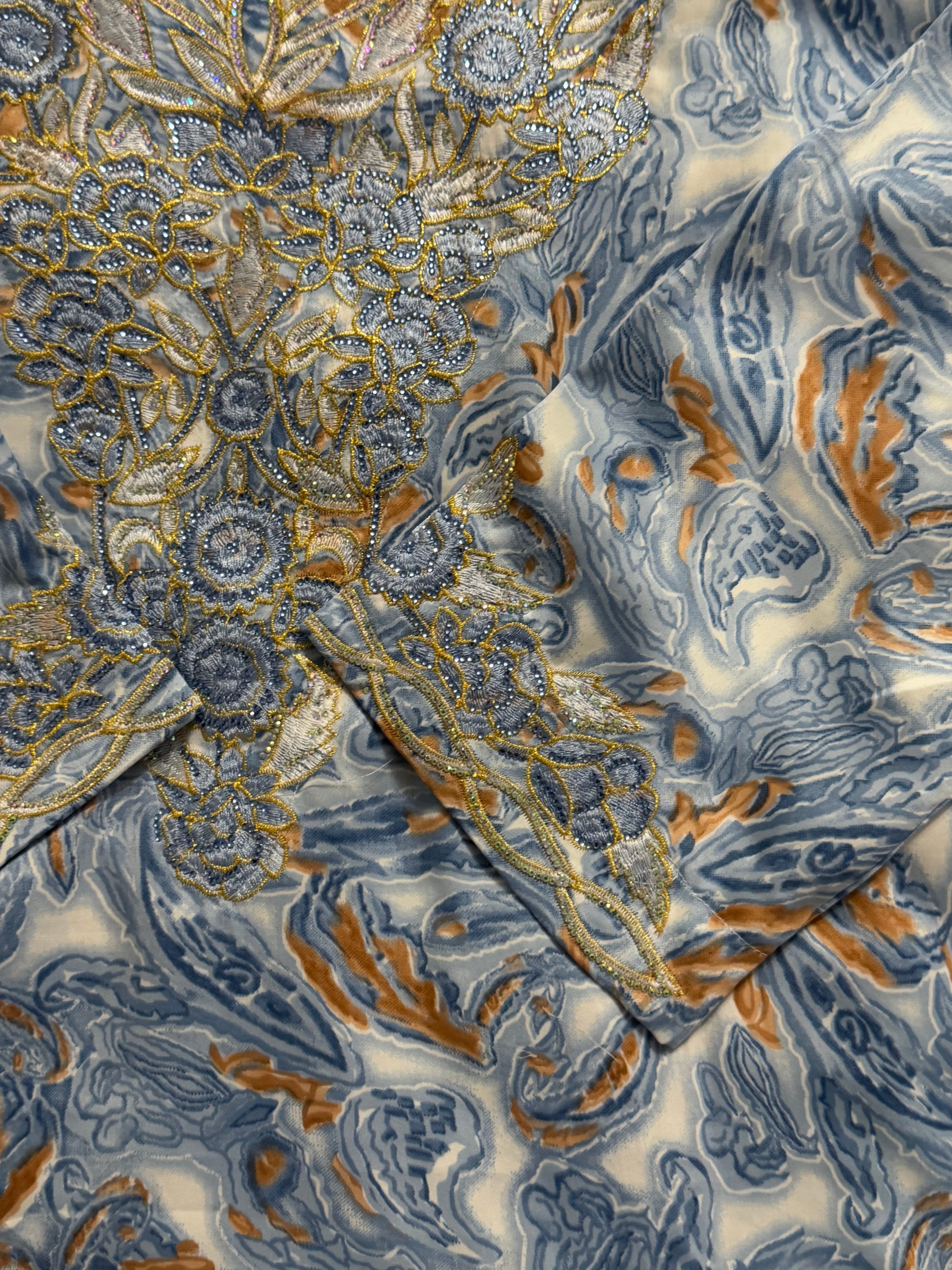 Mukhawar avec un foulard