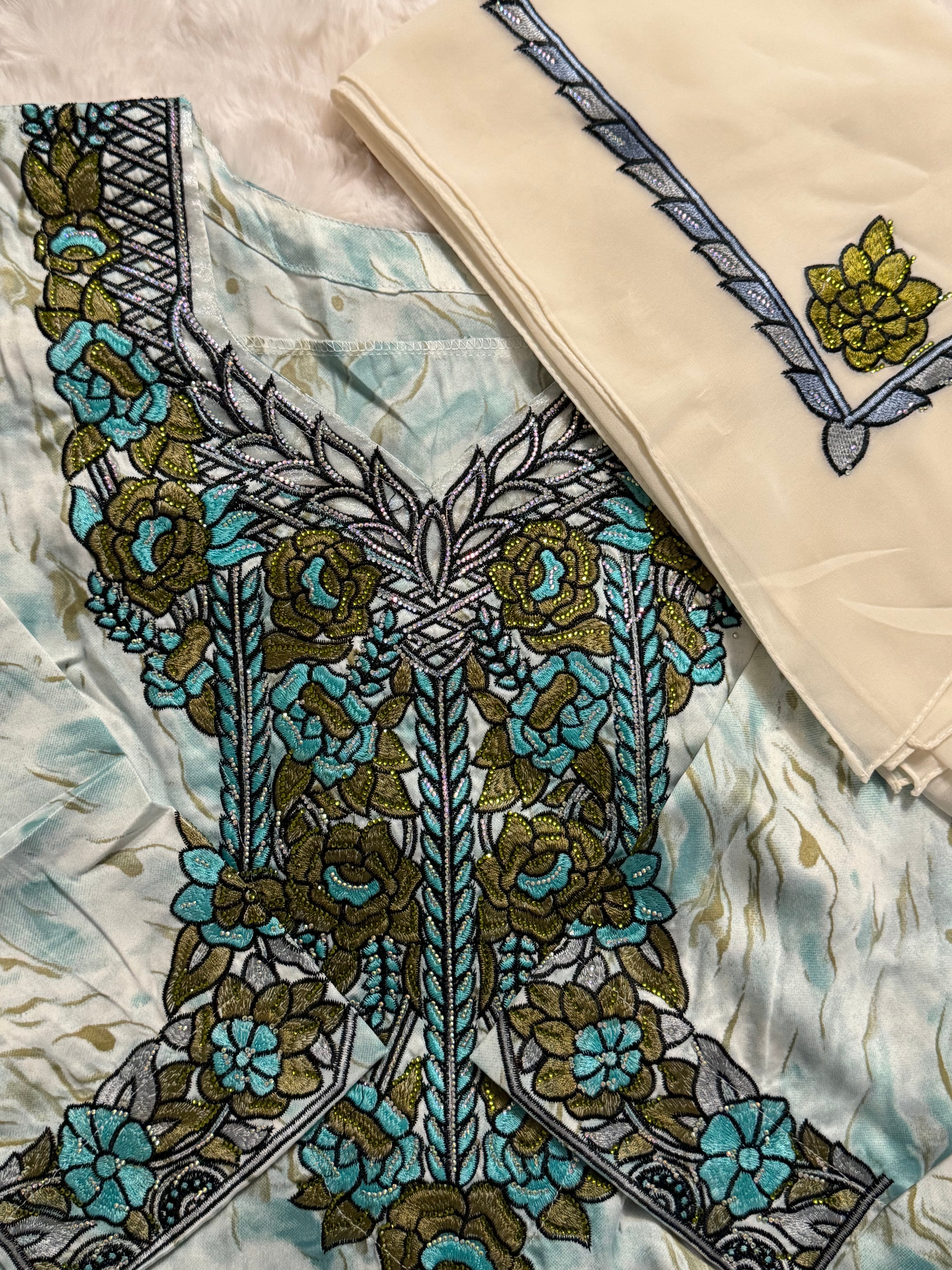 Mukhawar avec un foulard