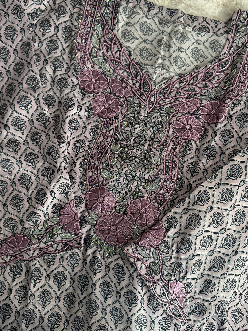 Mukhawar avec un foulard