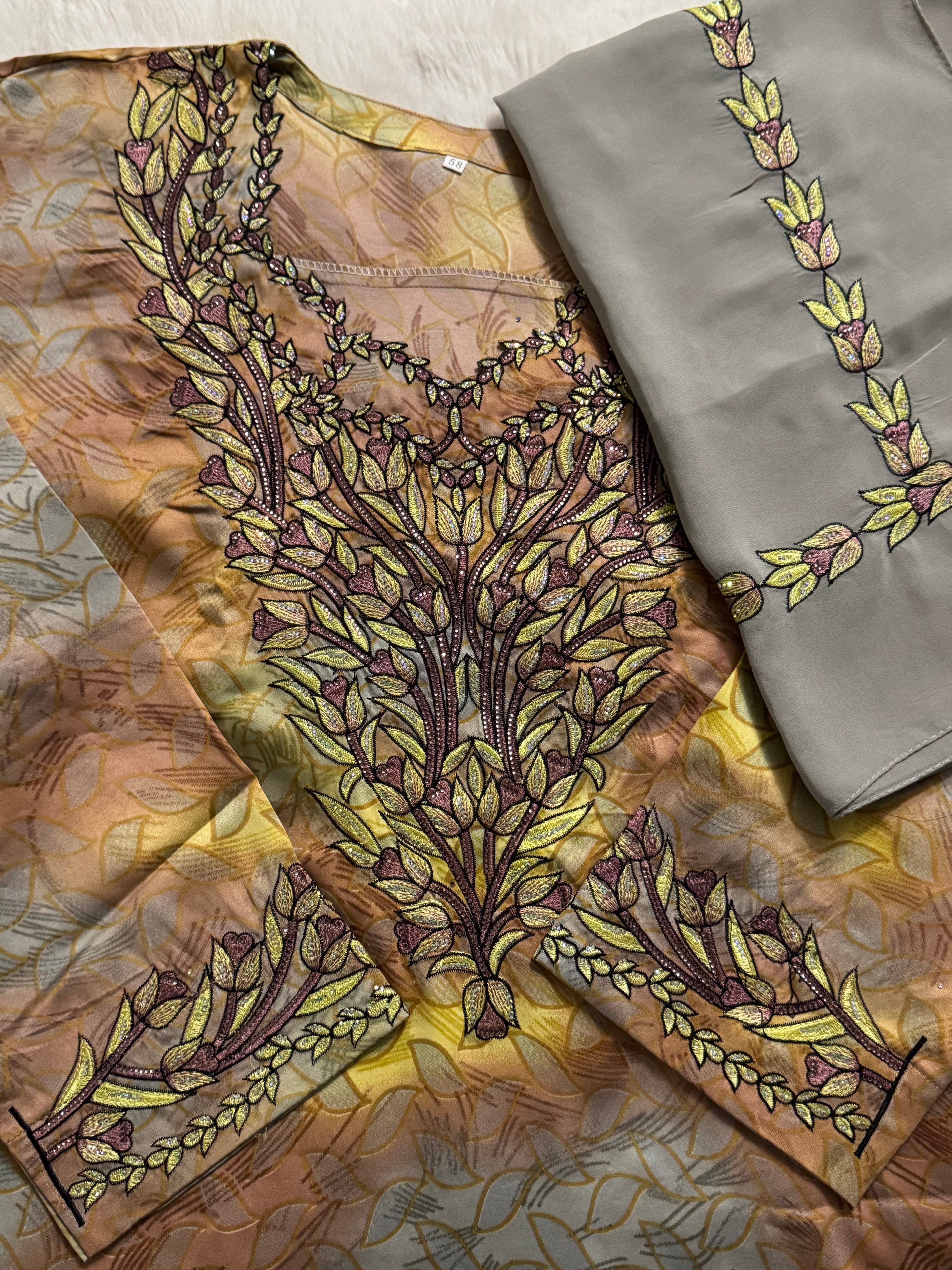 Mukhawar avec un foulard