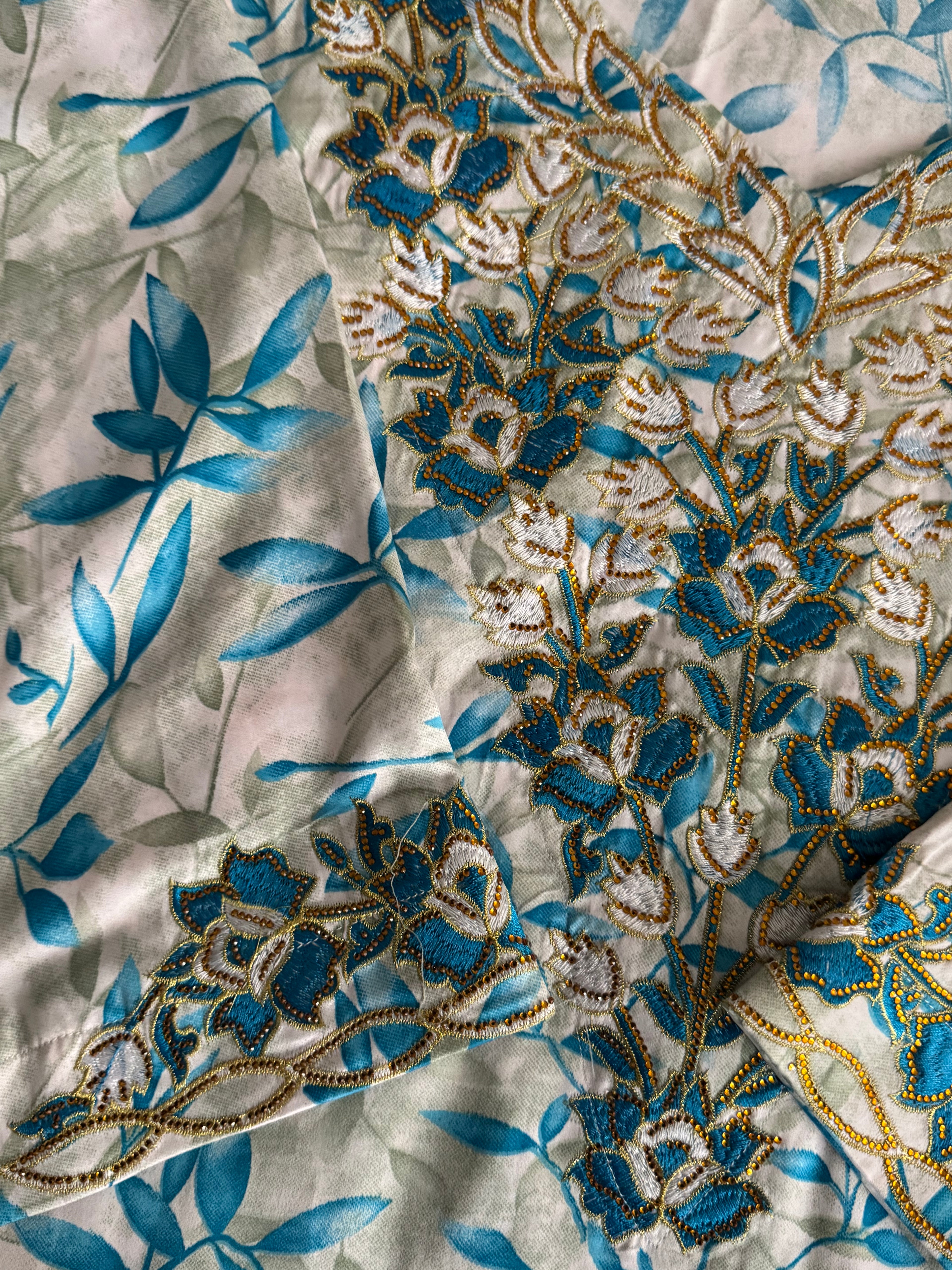 Mukhawar avec un foulard