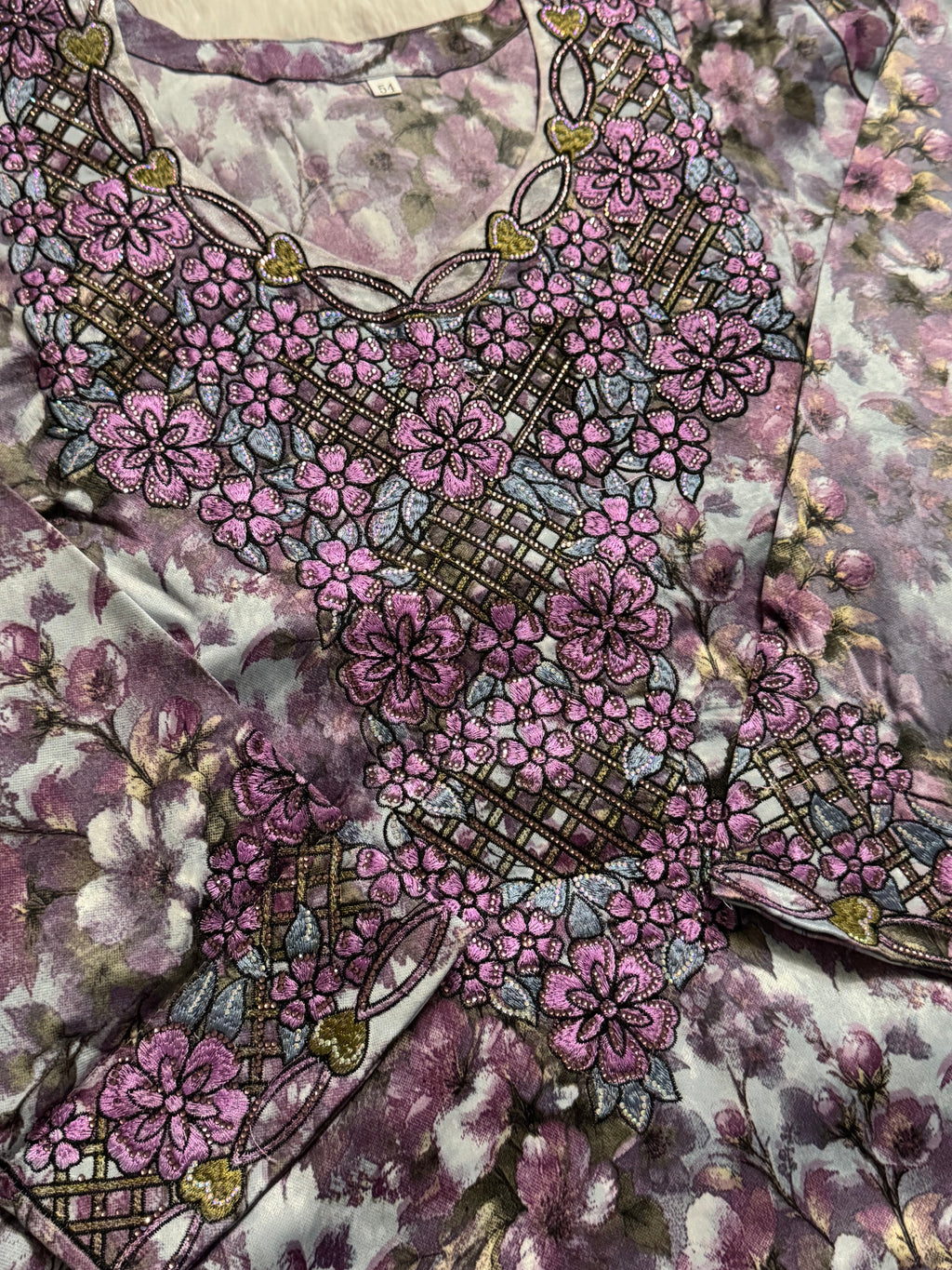 Mukhawar avec un foulard