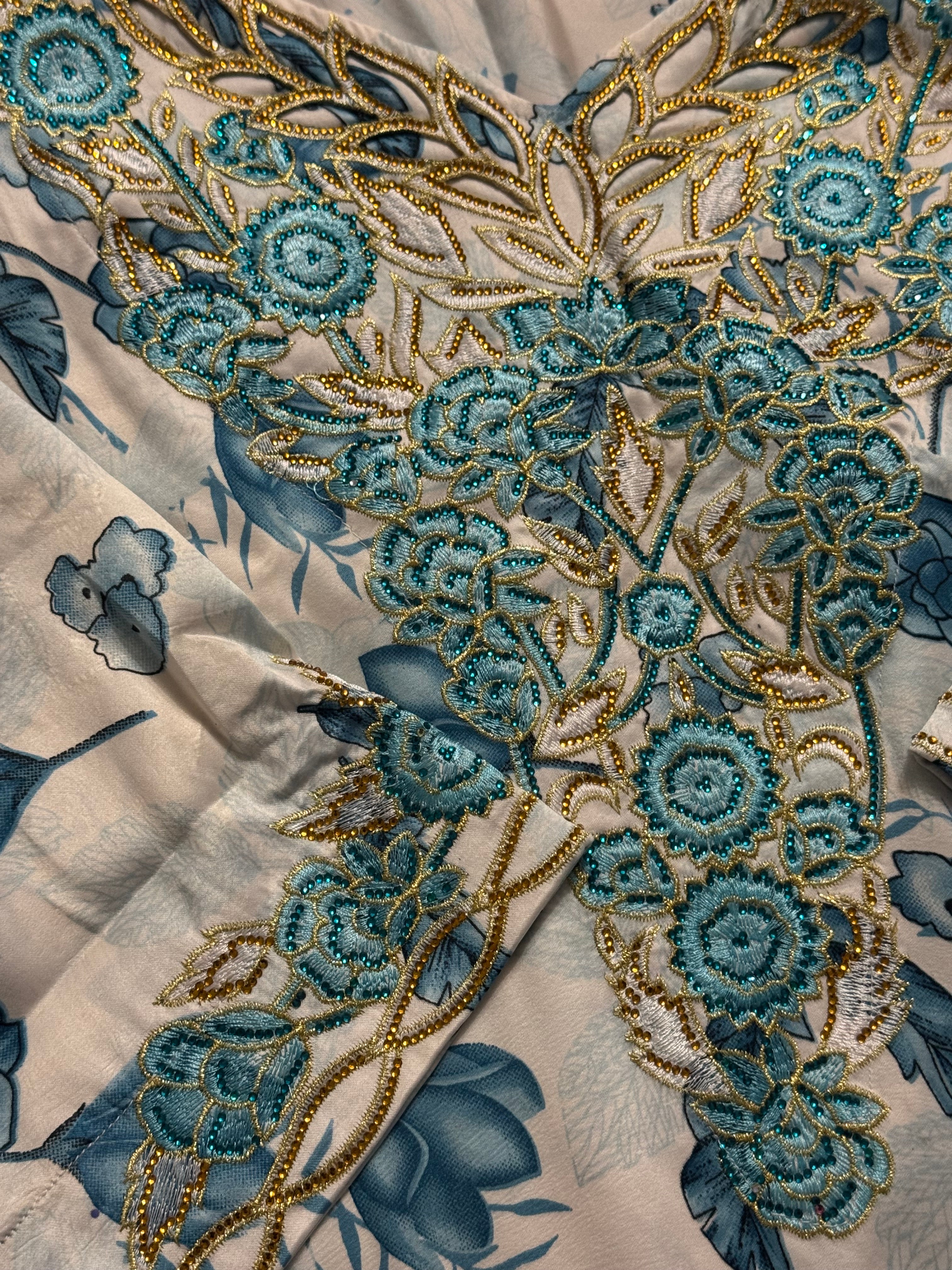 Mukhawar avec un foulard