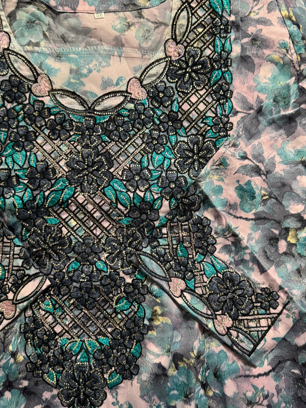 Mukhawar avec un foulard