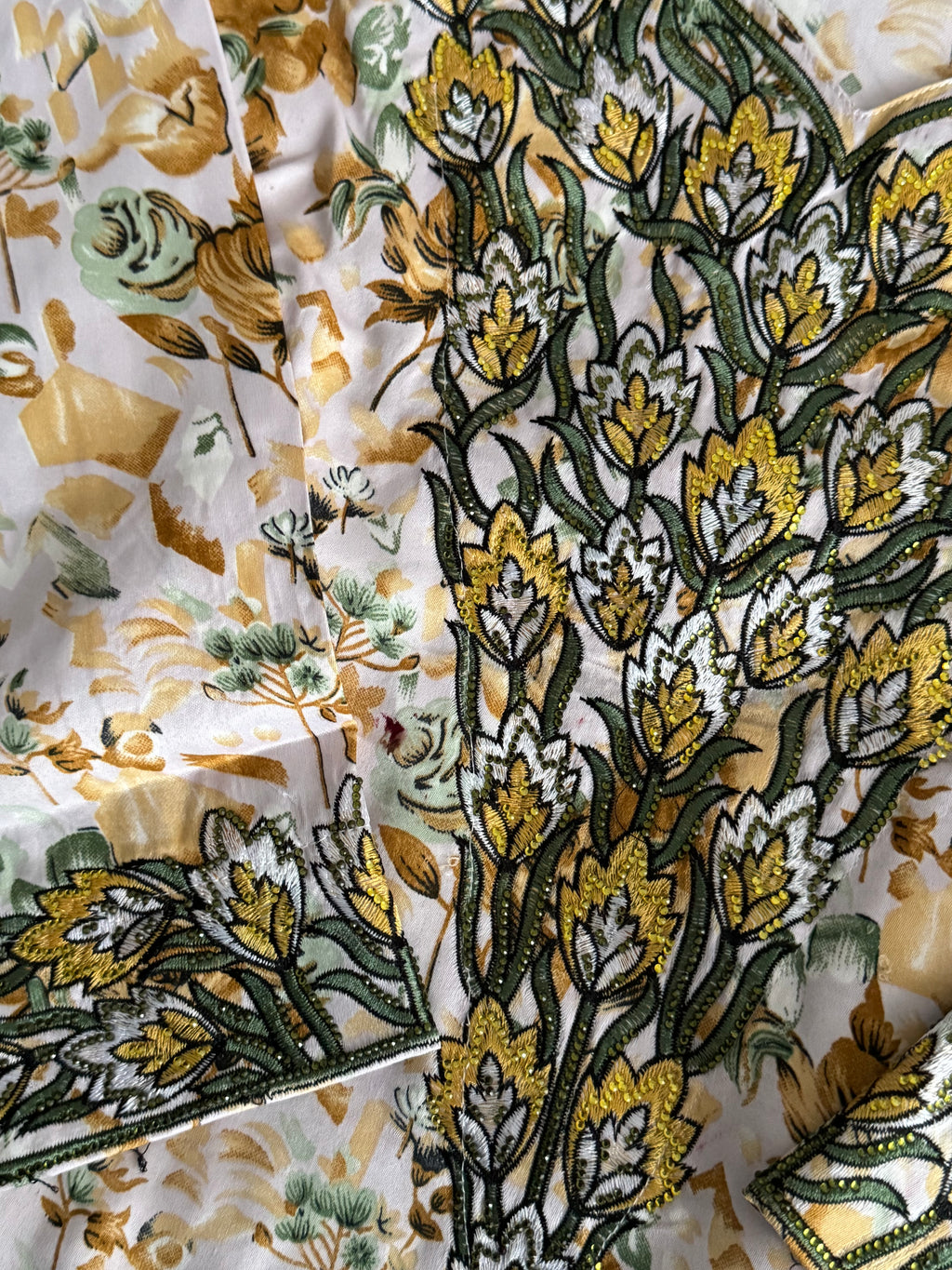 Mukhawar avec un foulard