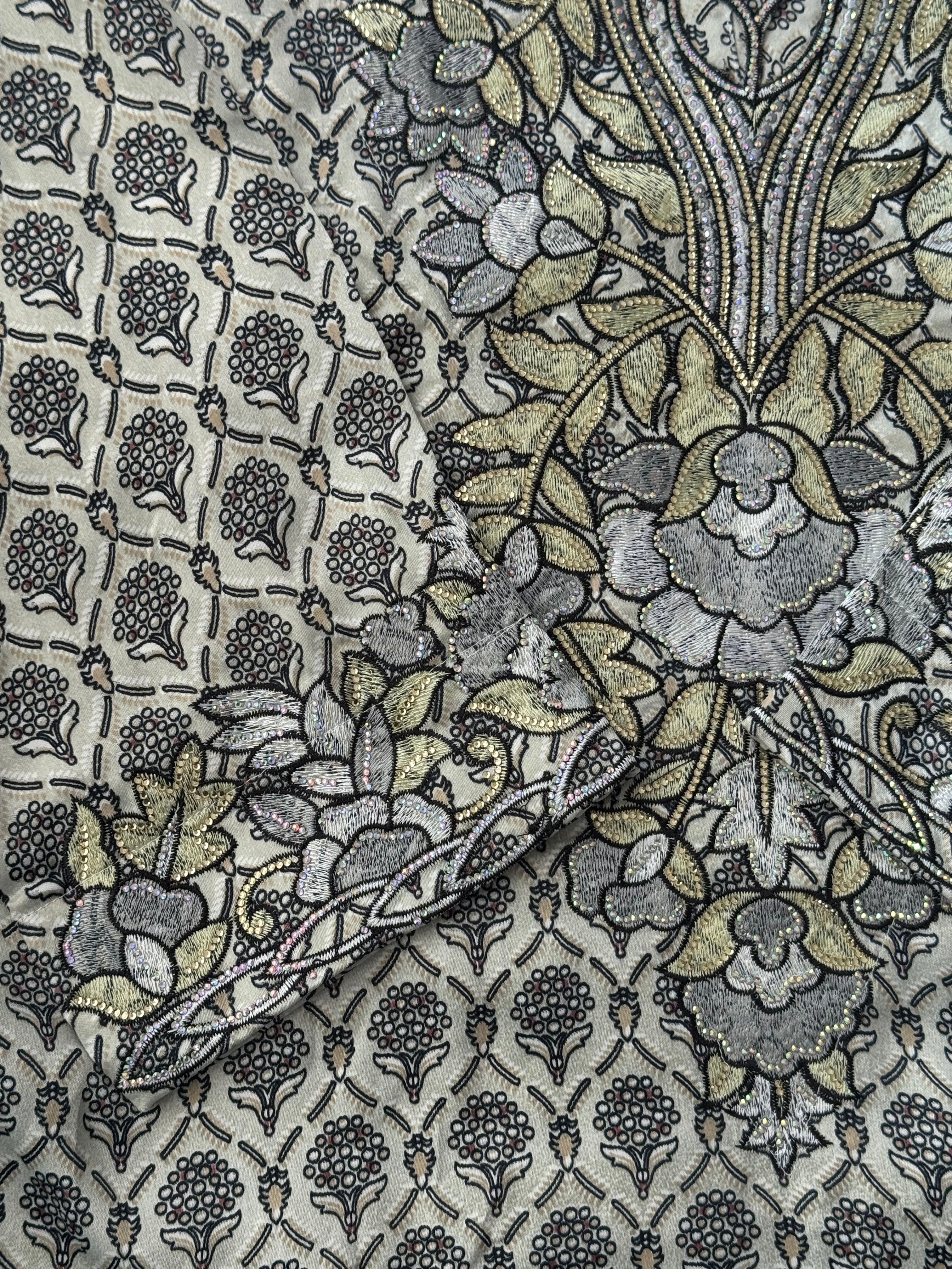 Mukhawar avec un foulard