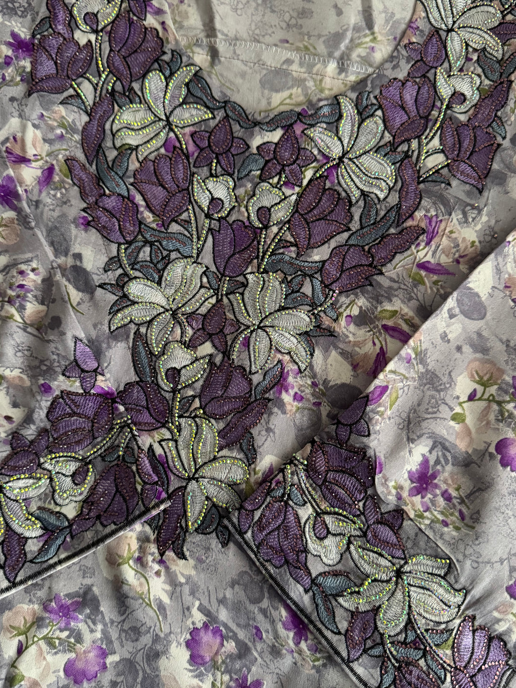 Mukhawar avec un foulard