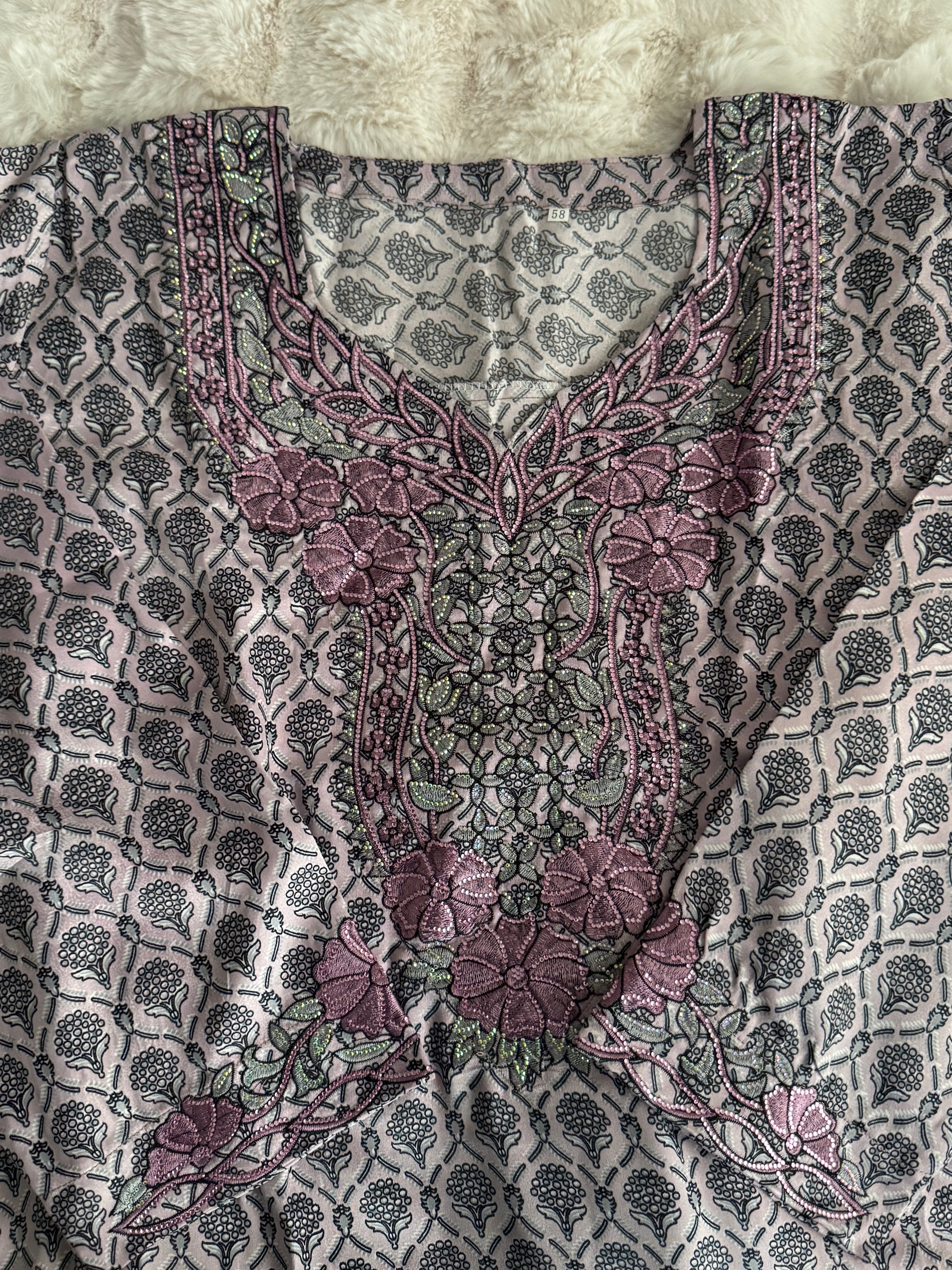 Mukhawar avec un foulard