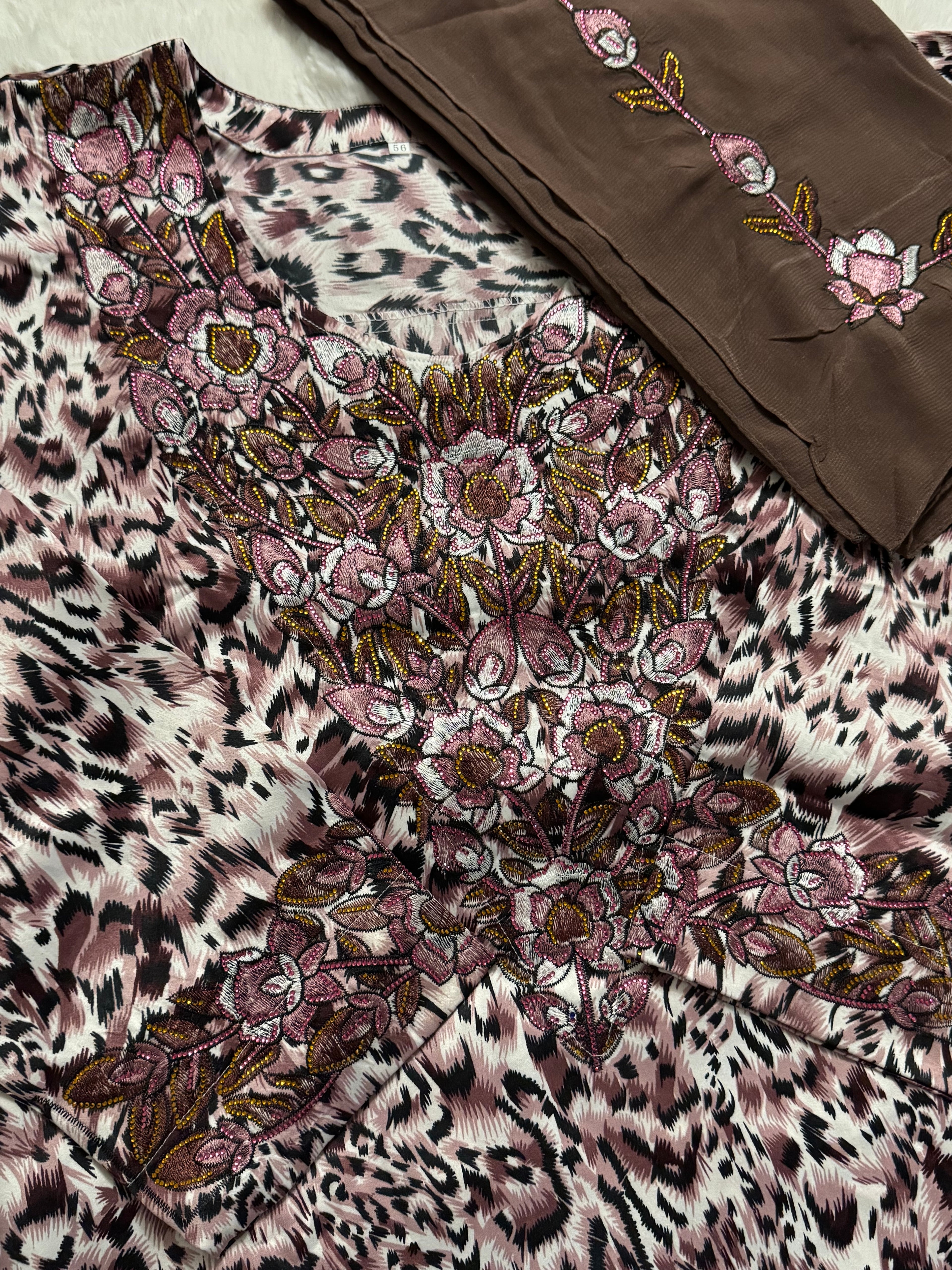 Mukhawar avec un foulard