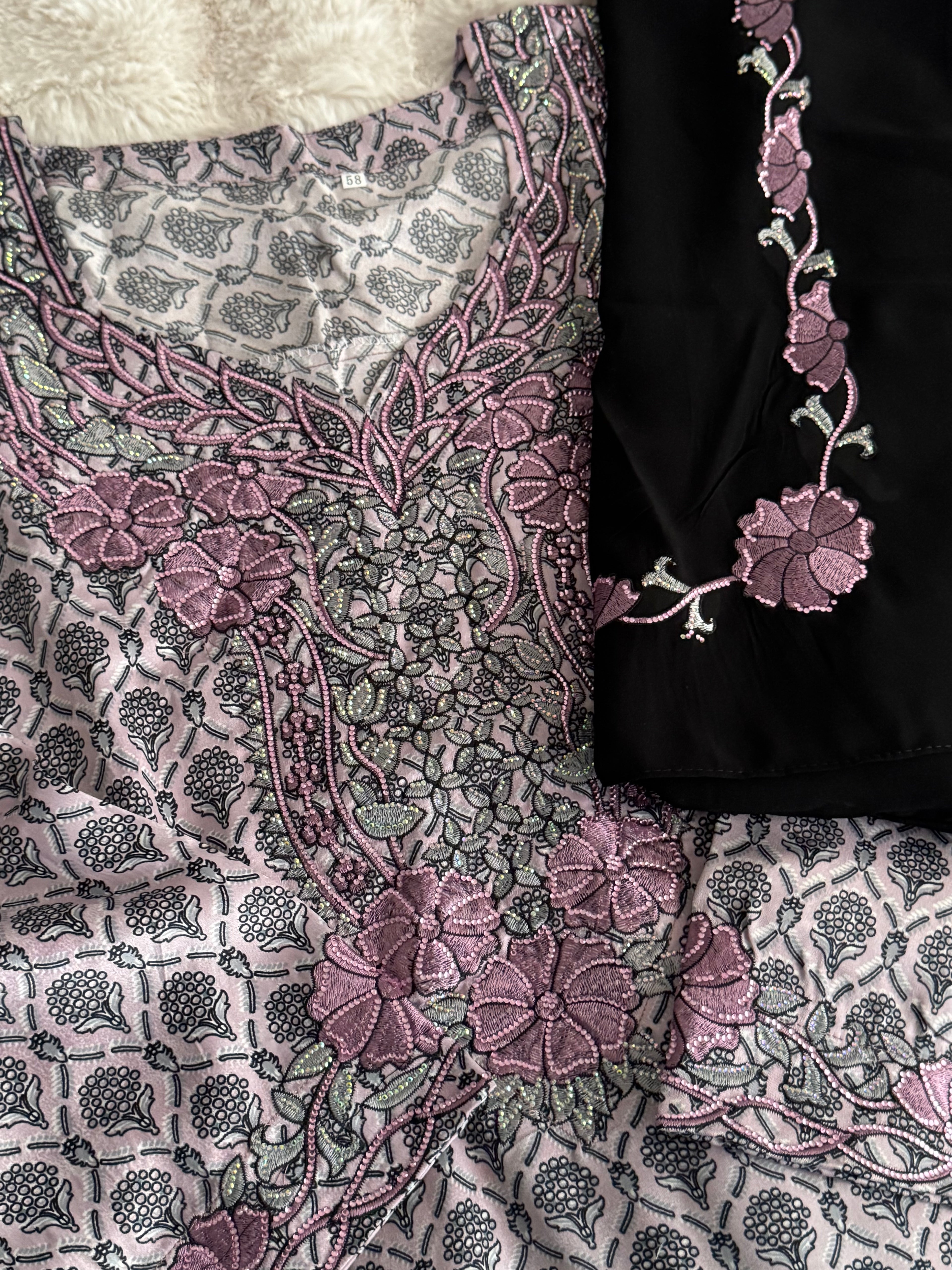 Mukhawar avec un foulard