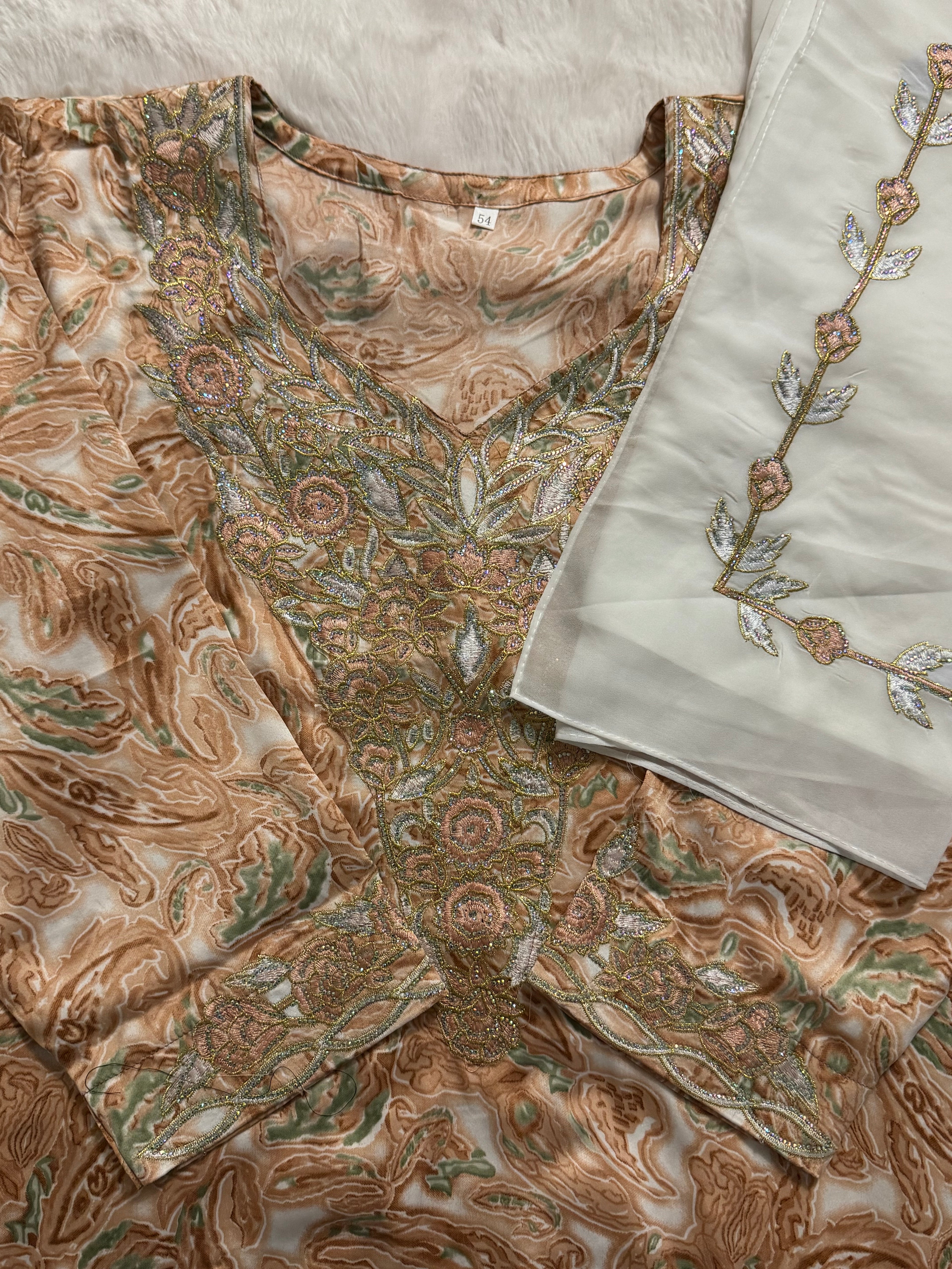 Mukhawar avec un foulard