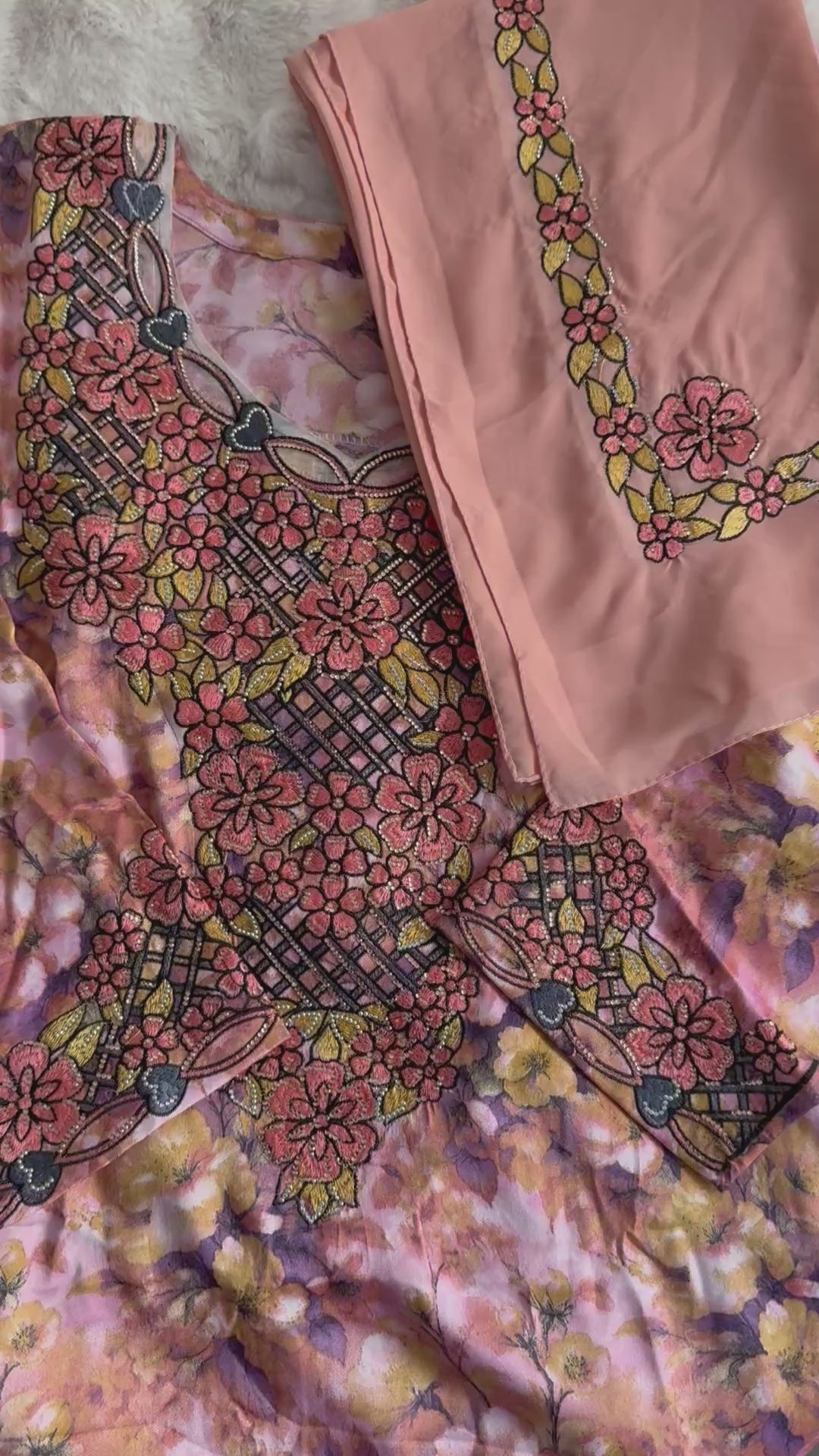 Mukhawar avec un foulard