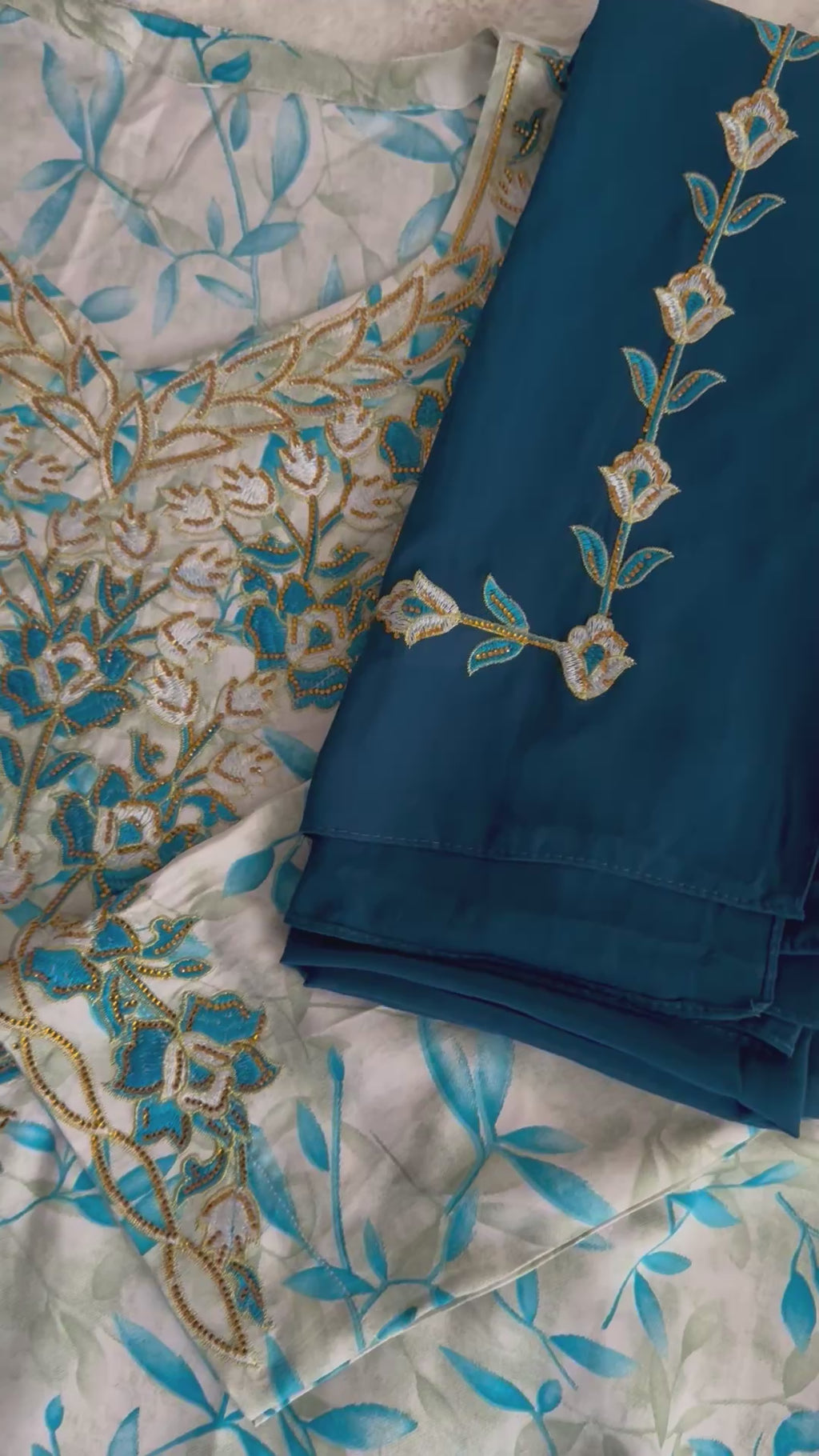 Mukhawar avec un foulard