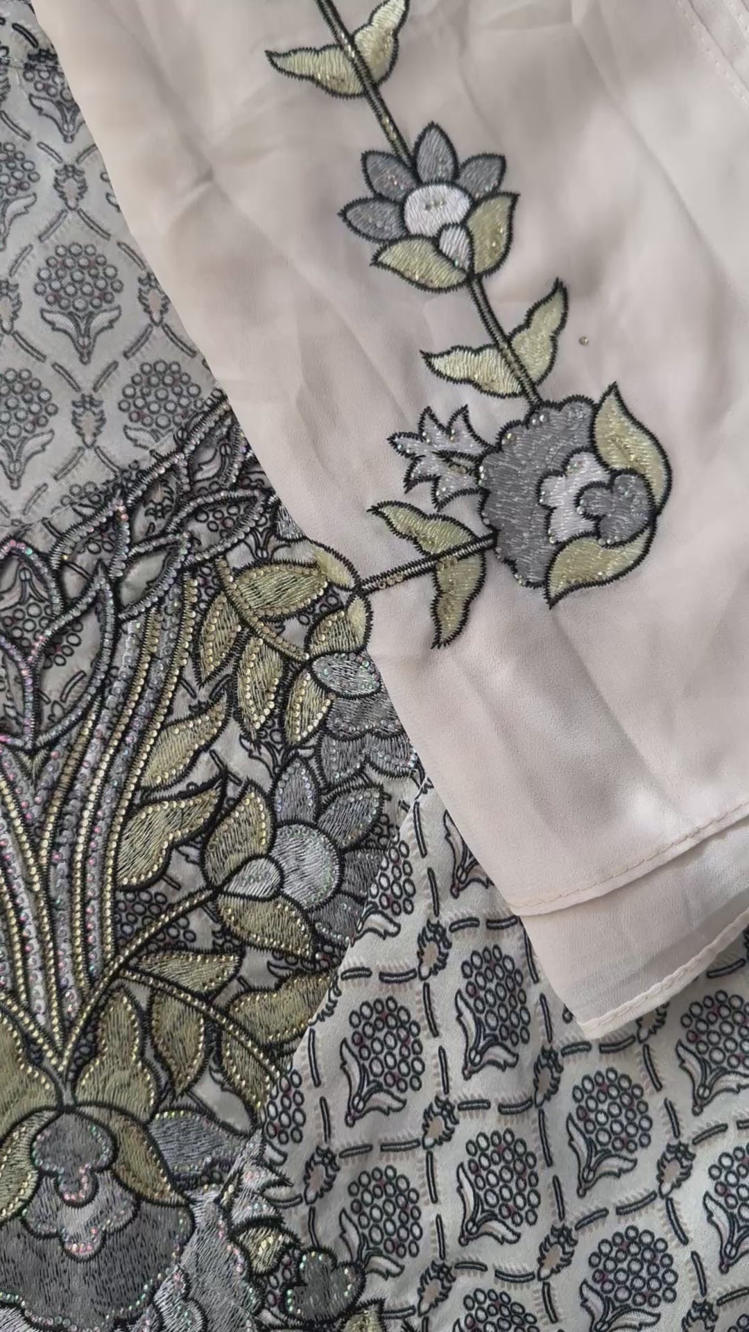 Mukhawar avec un foulard