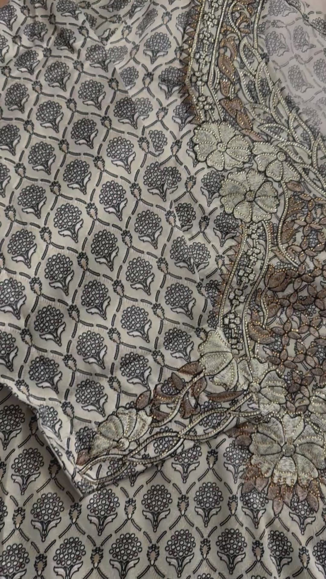 Mukhawar avec un foulard